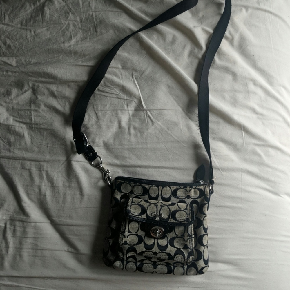 Coach crossbody - Picture 2 of 6